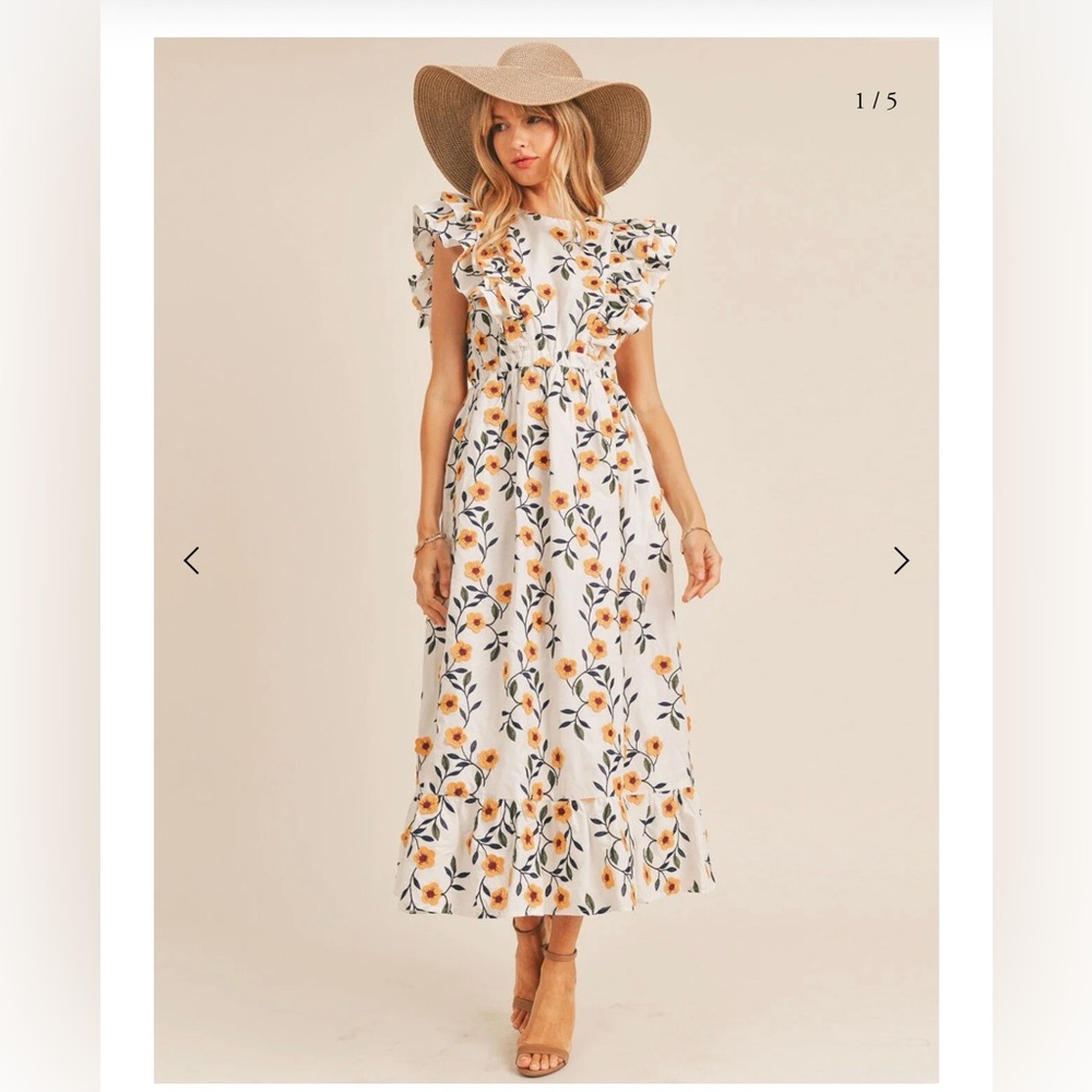 Just Me Floral Maxi Dress - Floral Delight! So beautiful in person!